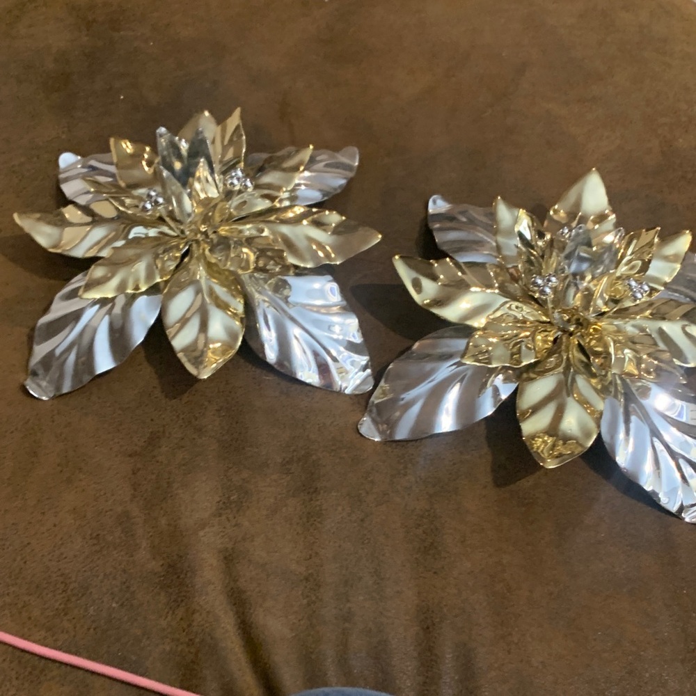 Department 56 Gold and Silver Holiday Decor candle holder Flowers